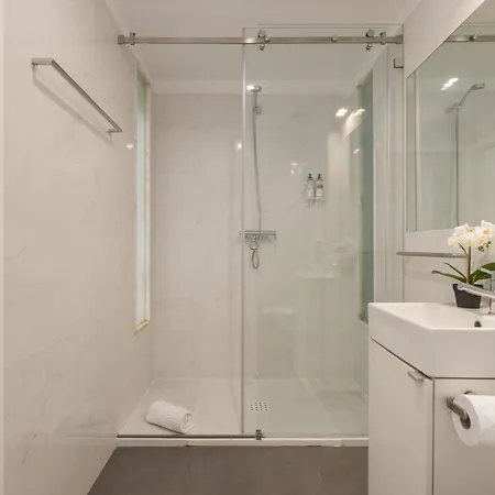 Apartment New!central W/ Sunny Terrace - 9 Min Walk Trindade *
