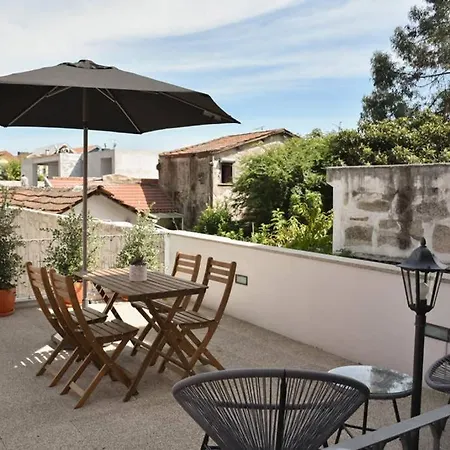 New!central W/ Sunny Terrace - 9 Min Walk Trindade