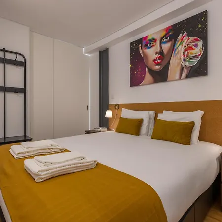 Apartment New!central W/ Sunny Terrace - 9 Min Walk Trindade *