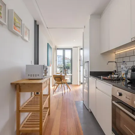 Apartment New!central W/ Sunny Terrace - 9 Min Walk Trindade