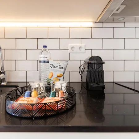 New!central W/ Sunny Terrace - 9 Min Walk Trindade *