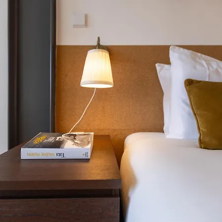 New!central W/ Sunny Terrace - 9 Min Walk Trindade Apartment