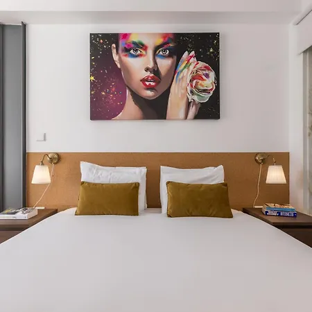 New!central W/ Sunny Terrace - 9 Min Walk Trindade Apartment