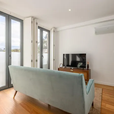 Apartment New!central W/ Sunny Terrace - 9 Min Walk Trindade