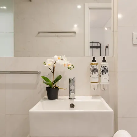 Apartment New!central W/ Sunny Terrace - 9 Min Walk Trindade Porto