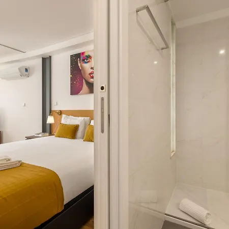 New!central W/ Sunny Terrace - 9 Min Walk Trindade Apartment