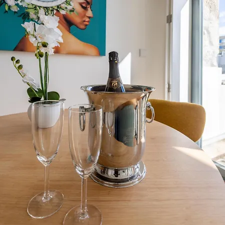 New!central W/ Sunny Terrace - 9 Min Walk Trindade Porto