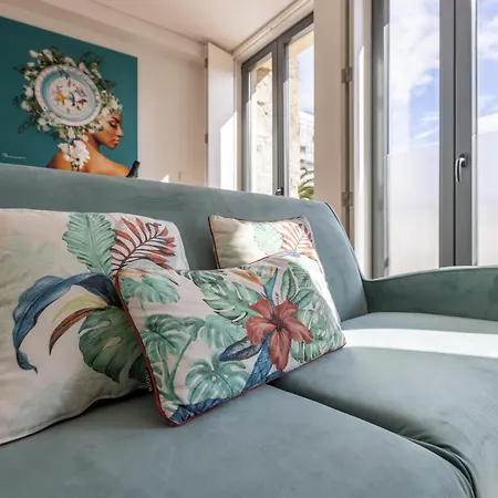 Apartment New!central W/ Sunny Terrace - 9 Min Walk Trindade